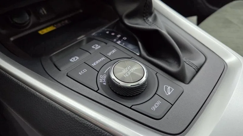 Toyota Rav4 (XA50) 2025: Что добавили в топовую комплектацию? фото 4 из 8