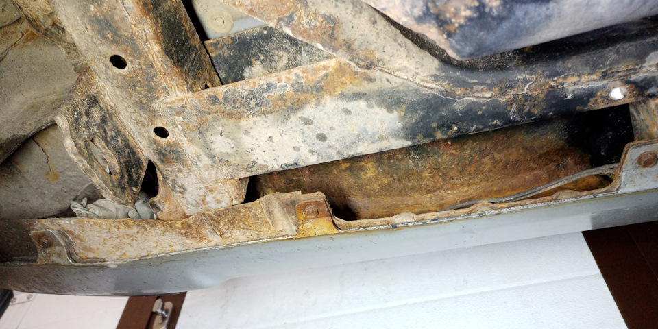 Что такое Nissan Patrol 2007-2009 за 2-2.5 млн рублей. Технические осмотры автомобилей. фото 10 из 19