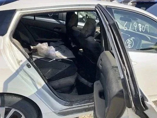 Утопленник из Японии! Осмотр Toyota Prius! фото 7 из 11