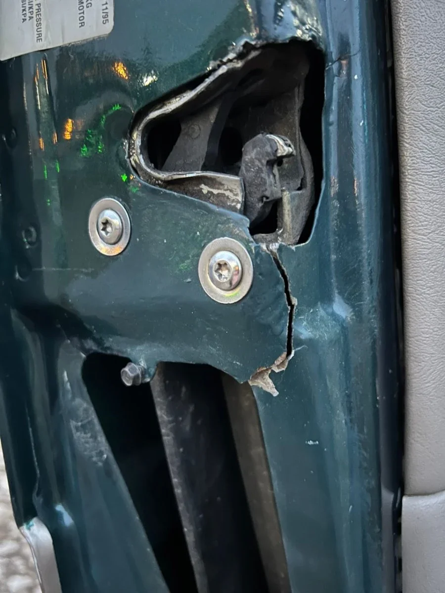 Осмотр бронированного Chevrolet Suburban в Красноярске! фото 2 из 7