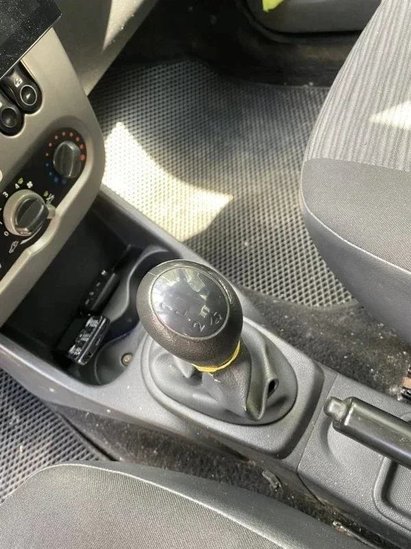 Renault Logan 2010 года от одного владельца. Бедный Йорик, может лучше тебя не откапывать! фото 4 из 6