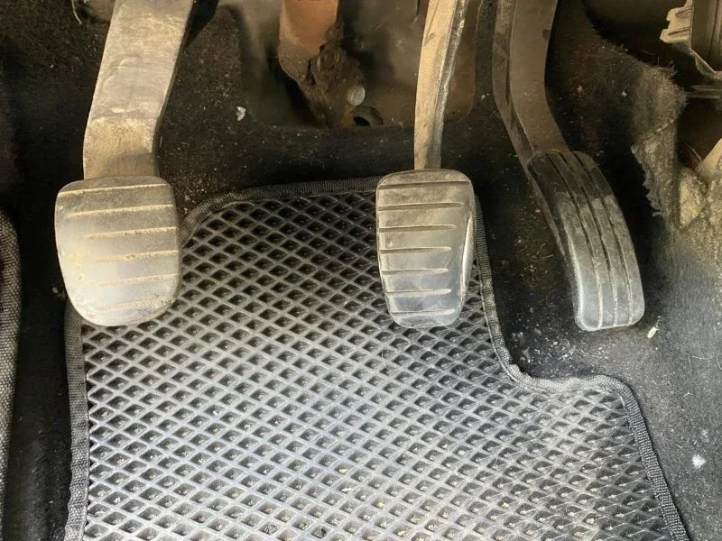 Renault Logan 2010 года от одного владельца. Бедный Йорик, может лучше тебя не откапывать! фото 5 из 6