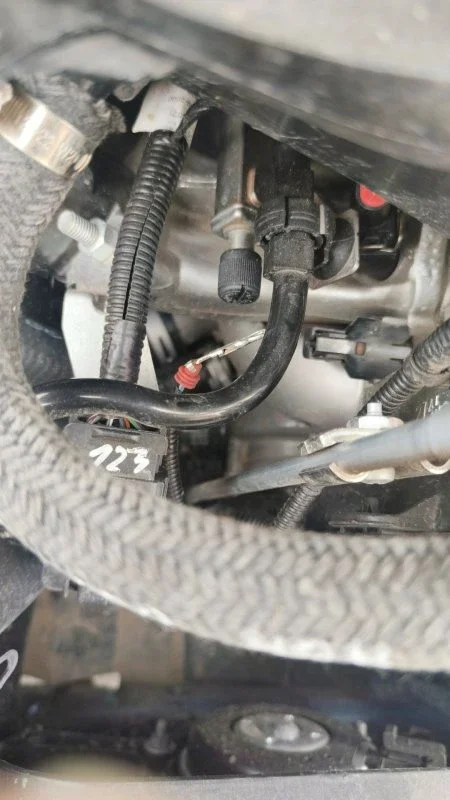 Магия АвтоВАЗа: Нашел выпавший пин из датчика масла, а всё работало! Как так? фото 2 из 2