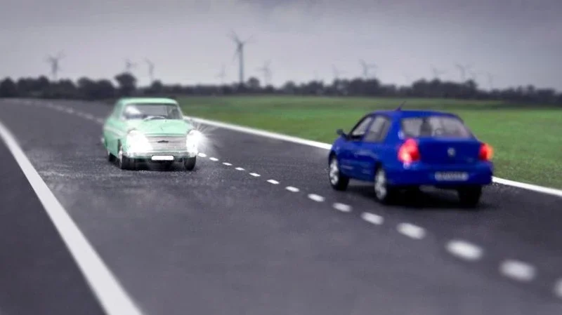 Негласный кодекс трассы: 5 неписаных правил водителей, которых нет в ПДД, но они спасают жизни (и нервы) фото 2 из 2