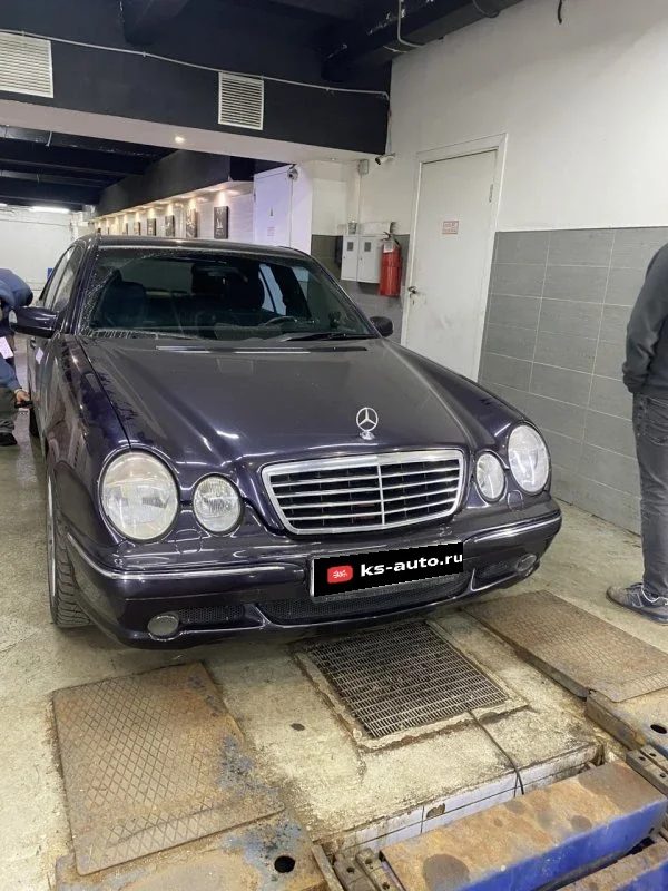 Осмотр остатков Mercedes E-Class AMG 50. Легенда, сходившая под себя. фото 7 из 14