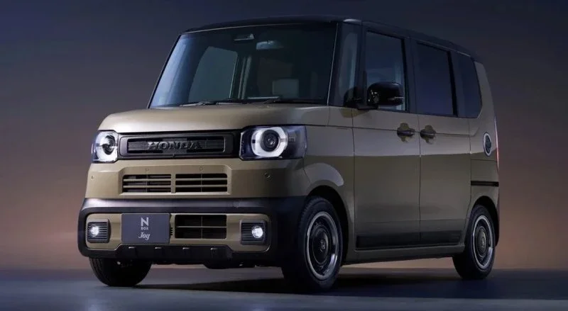 Японский гений маскировки: Обновленная Honda N-Box 2026 раздала пинков большим минивэнам фото 2 из 4