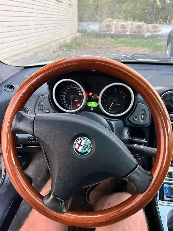 Осмотр Alfa Romeo Spider. Легенда, сходившая под себя. фото 2 из 13