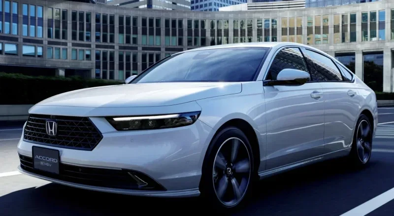 Honda освежила легендарный Accord фото 1 из 2