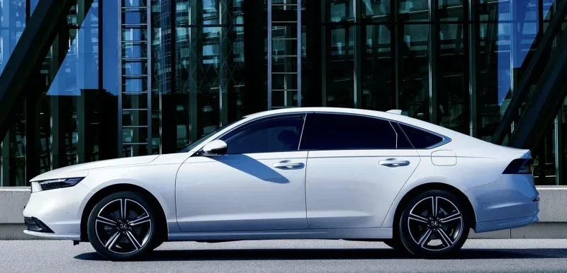 Honda освежила легендарный Accord фото 2 из 2