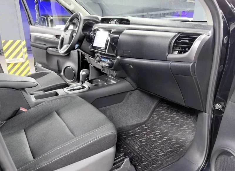 Toyota Hilux с мотором V6 фото 3 из 3