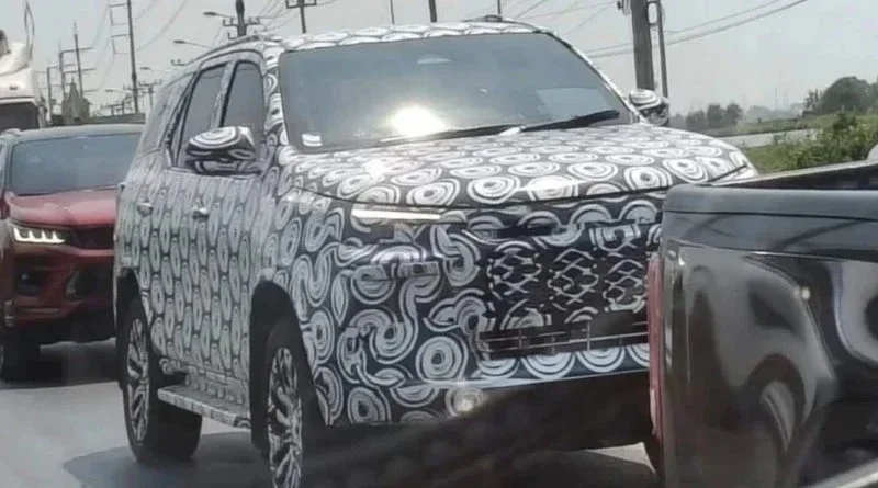 Новый Toyota Fortuner готов устроить переполох среди внедорожников фото 1 из 2