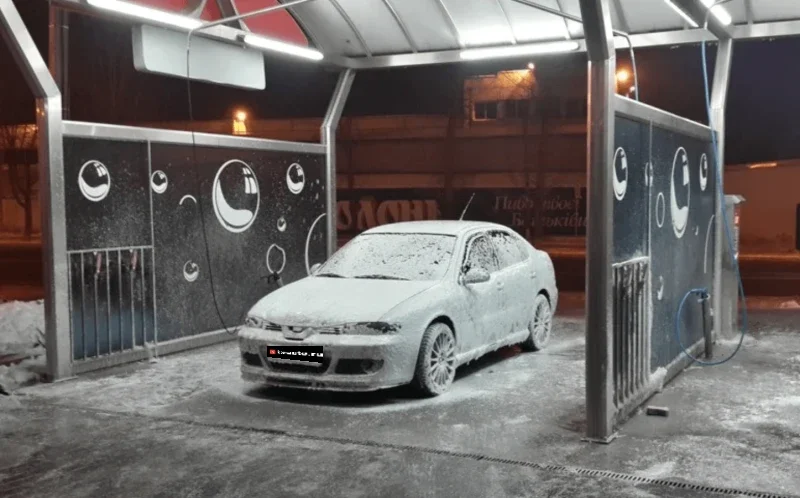 Как правильно мыть машину на мойке самообслуживания, чтобы не оставить на кузове паутину из царапин, не испортить резинки и хром, и при этом не разориться. фото 4 из 7