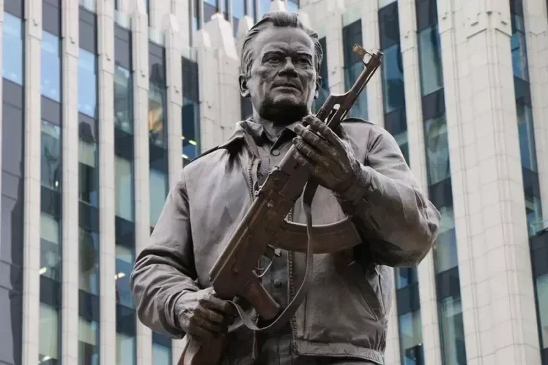 Ижевск родина Калашникова... фото 1 из 4