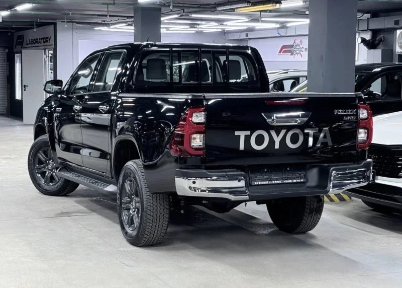 Toyota Hilux с мотором V6 фото 2 из 3
