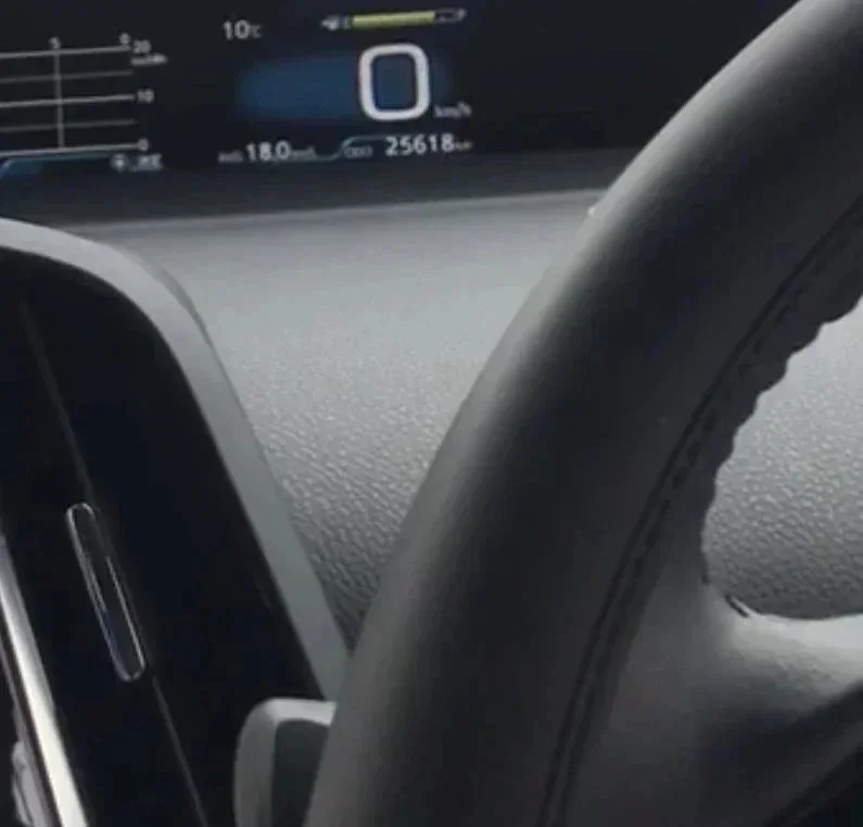 Осмотр Toyota Prius в Абакане. фото 2 из 5