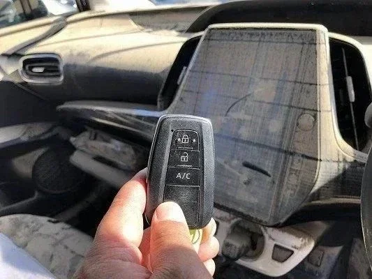 Утопленник из Японии! Осмотр Toyota Prius! фото 5 из 11