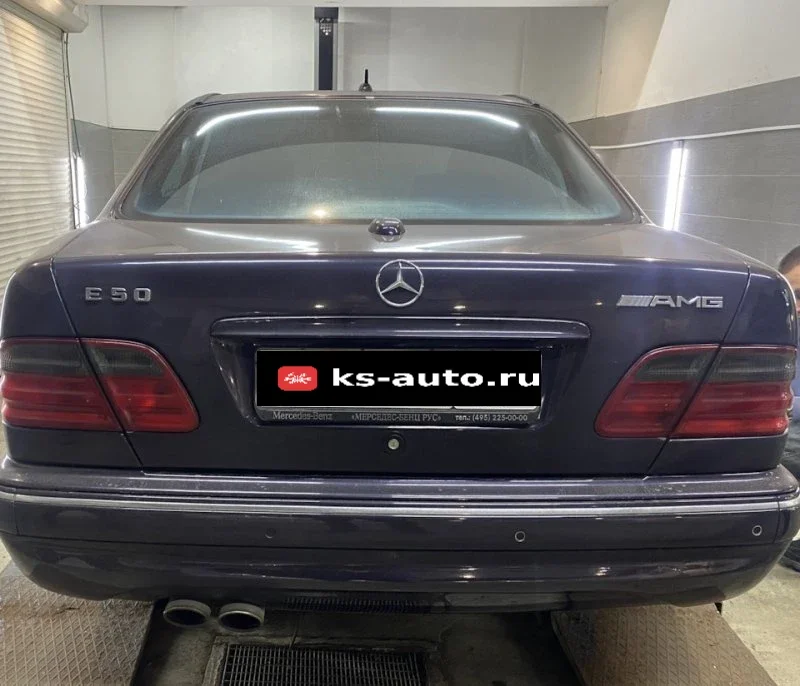 Осмотр остатков Mercedes E-Class AMG 50. Легенда, сходившая под себя. фото 8 из 14