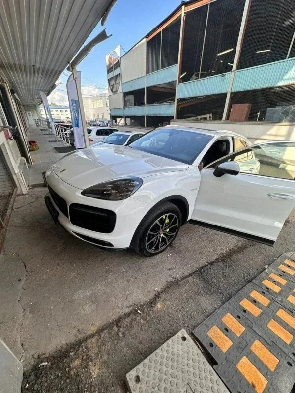 Проверка и осмотры премиального автохлама. Porsche Cayenne E-Hibrid и BMW. фото 5 из 13