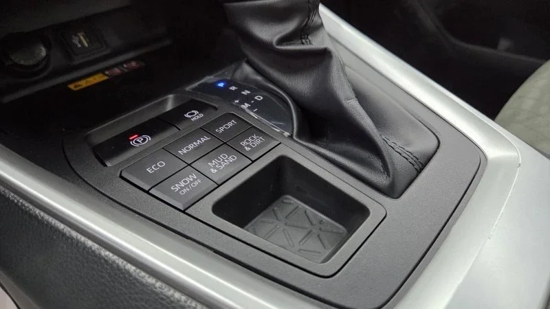 Toyota Rav4 (XA50) 2025: Что добавили в топовую комплектацию? фото 5 из 8