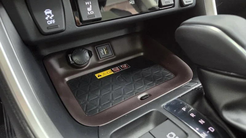 Toyota Rav4 (XA50) 2025: Что добавили в топовую комплектацию? фото 8 из 8