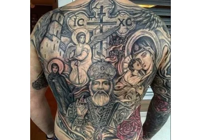 Татуировки.