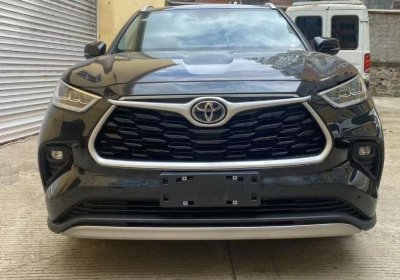 Купил в Китае почти новый Toyota Highlander.