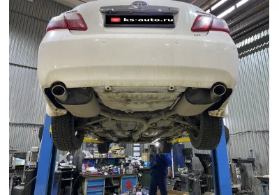 Масло льётся со всех щелей. А говорили Toyota не ломается!!!