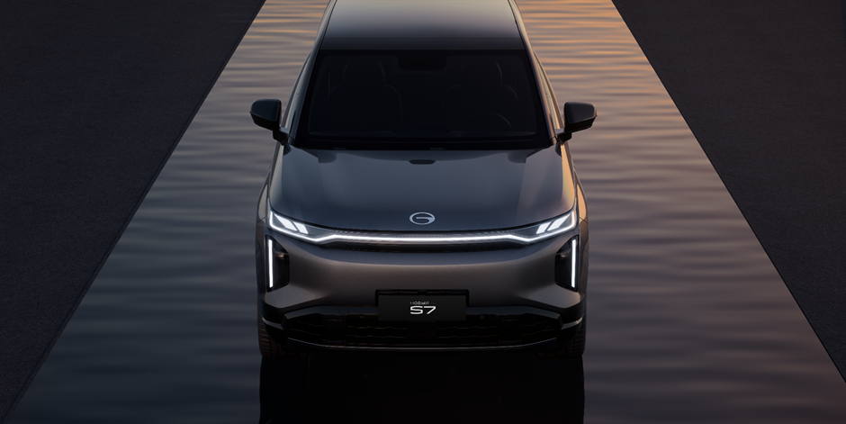 Китайский производитель GAC начал продажи гибридного кроссовера S7 в России. 