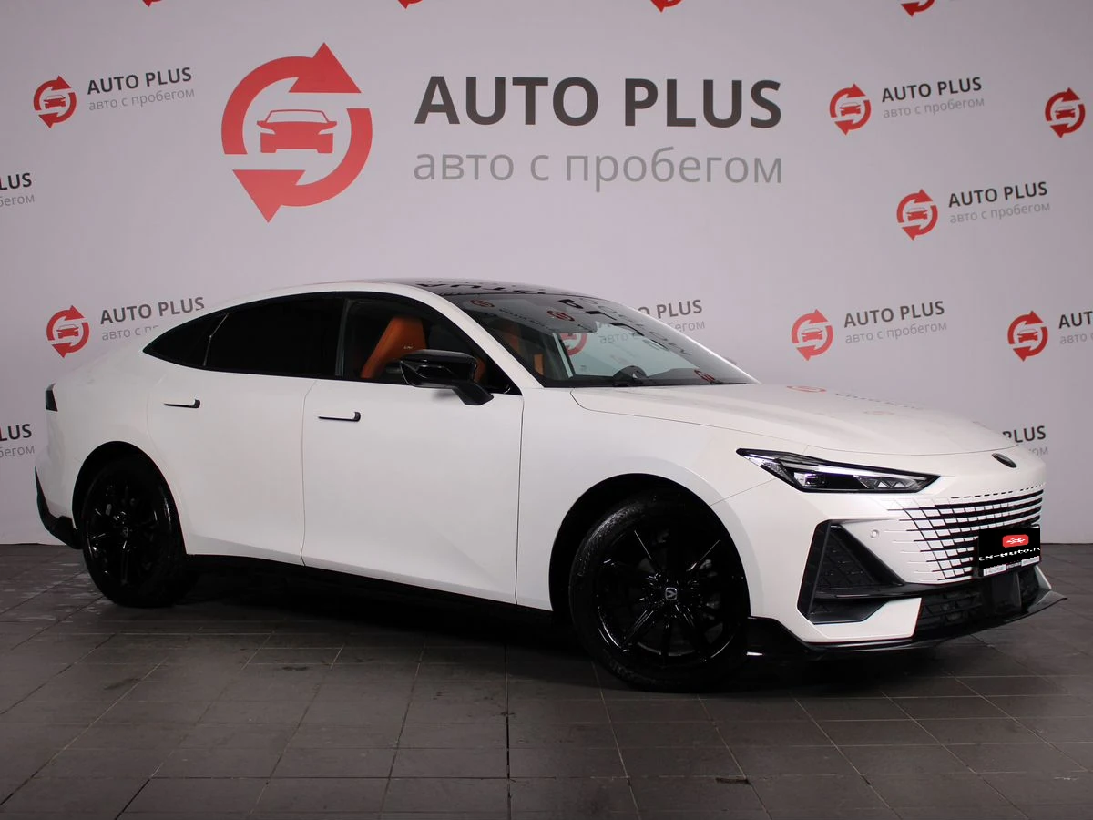 Changan UNI-V, 2024г, передний привод, робот