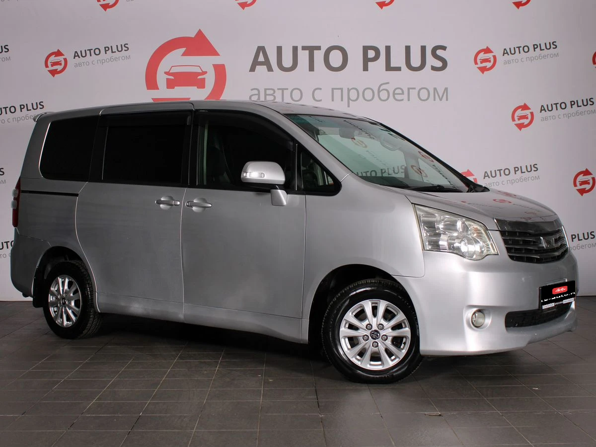 Toyota Noah, 2010г, передний привод, вариатор