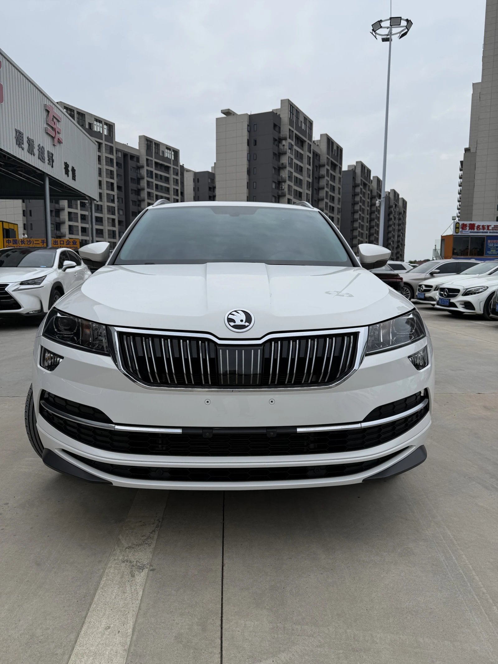 Skoda Karoq, 2021г, передний привод, автомат