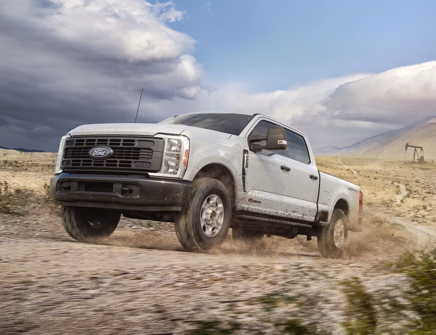 Американский производитель Ford впервые предлагает коммерческие шасси F-350, F-450 и F-550 в роскошной комплектации Platinum.