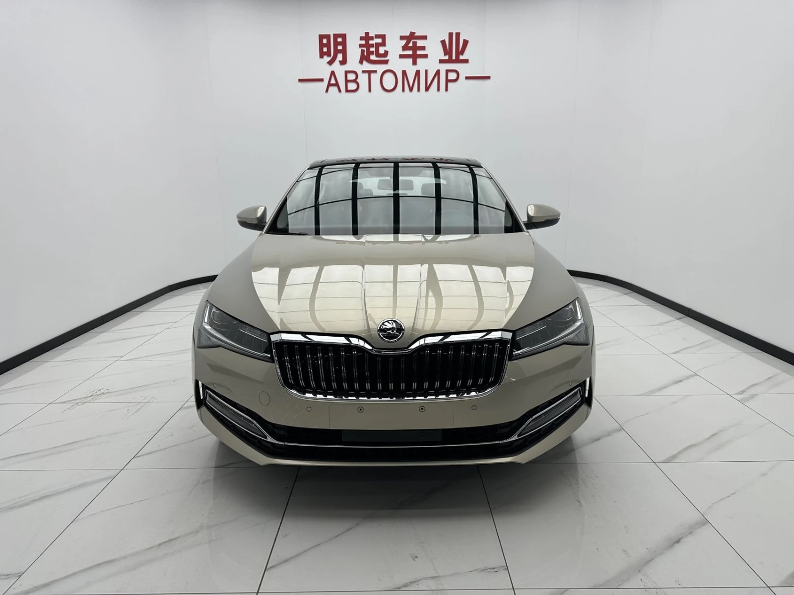 Skoda Superb, 2022г, передний привод, робот