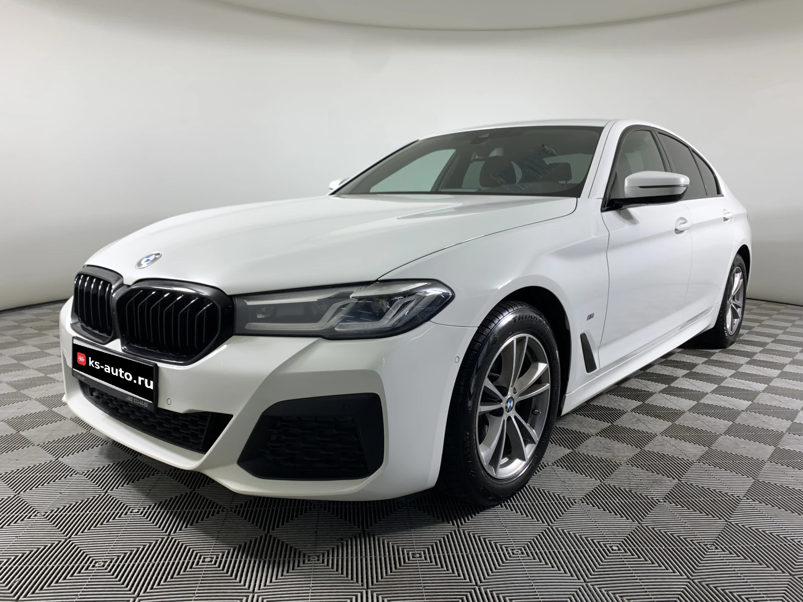 BMW 5 серии, 2020г, передний привод, автомат