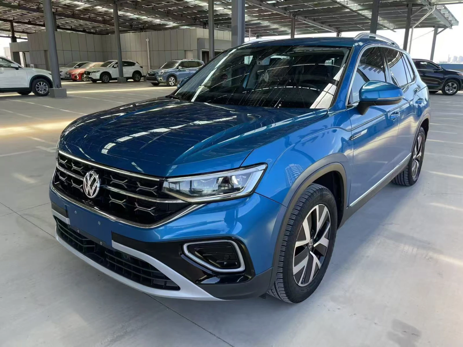Volkswagen Tayron, 2022г, передний привод, робот