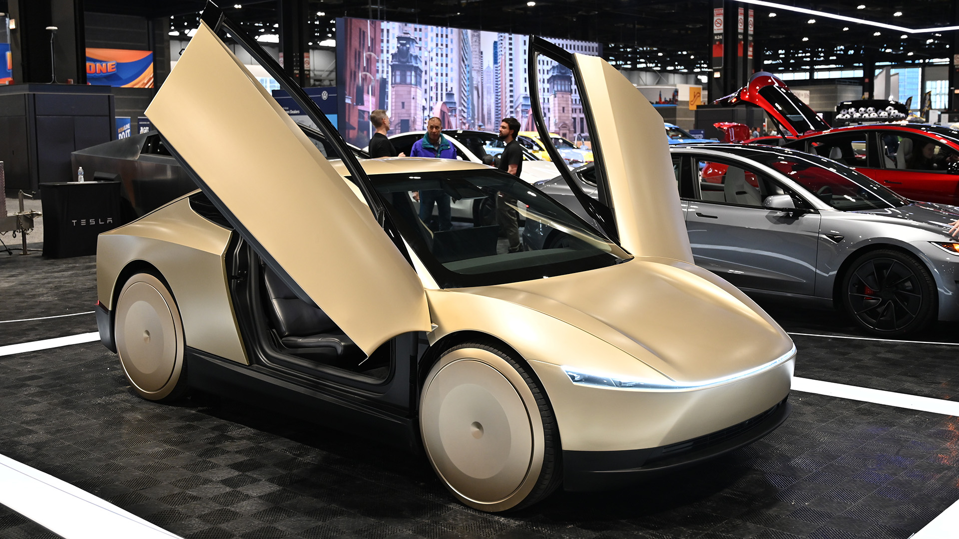 Tesla начала выпуск беспилотного купе Cybercab