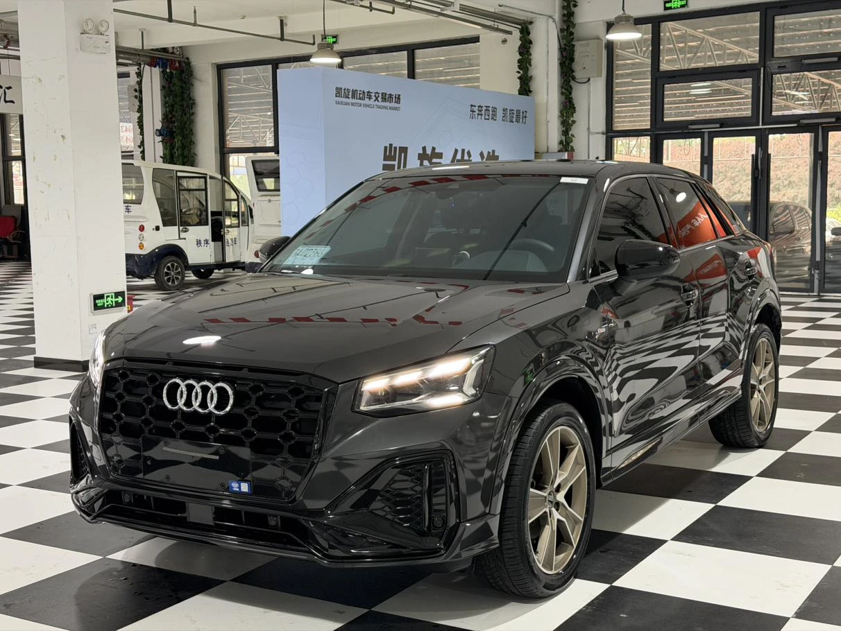 Audi Q2, 2022г, передний привод, робот