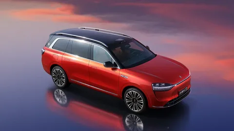 Полноразмерный гибридный кроссовер Aito M9 пока не появится на российском рынке — его премьера была отложена из-за высокого спроса в Китае.