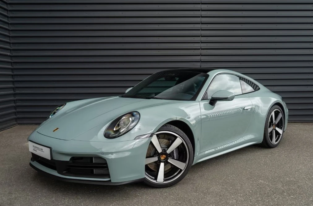 Porsche 911, 2025г, задний привод, робот