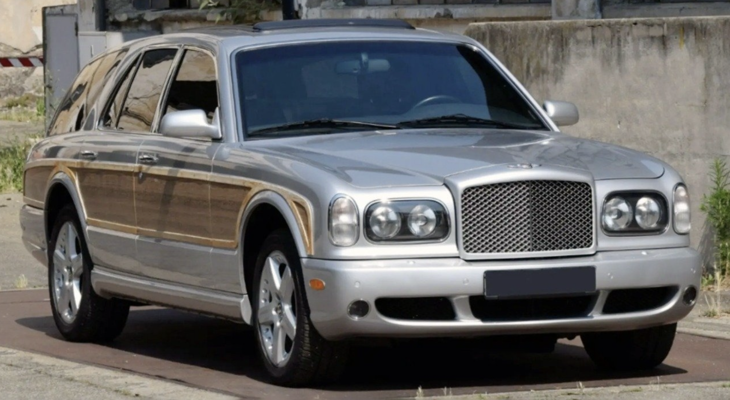 Эксклюзивный Bentley Arnage T Estate 2003 года