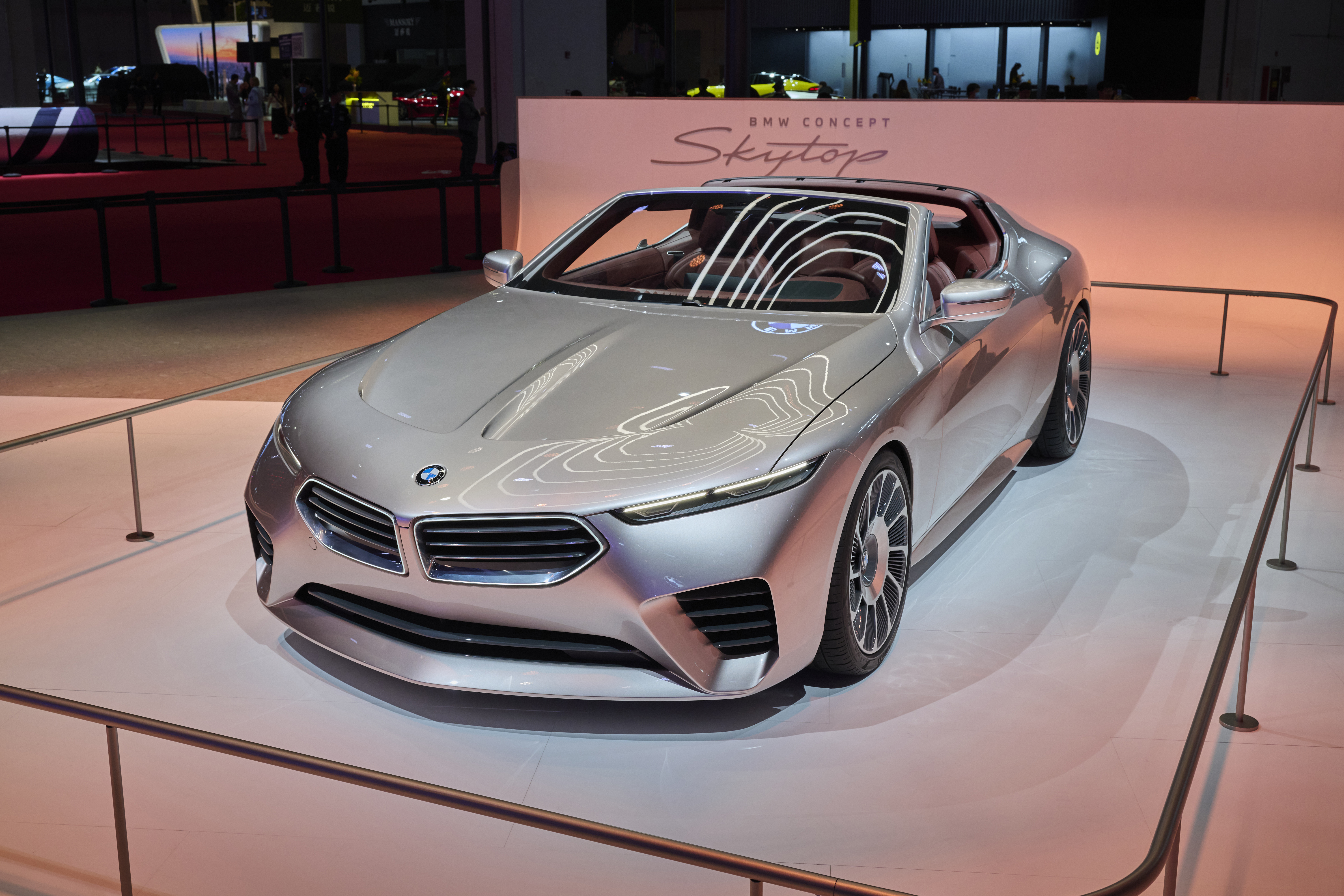 Во славу V8 и классических моделей BMW 1950-ых годов!