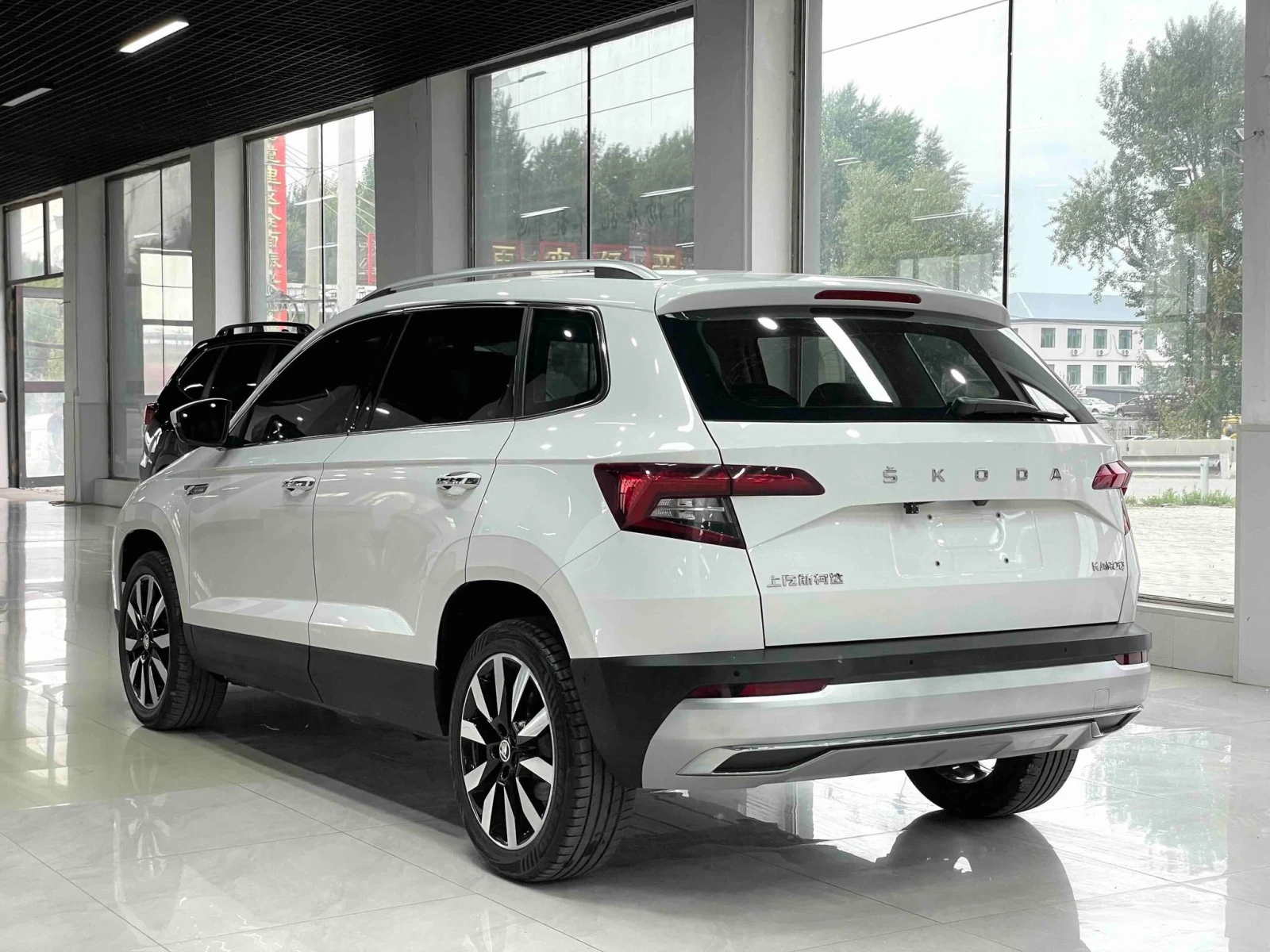Skoda Karoq, 2021г, передний привод, автомат