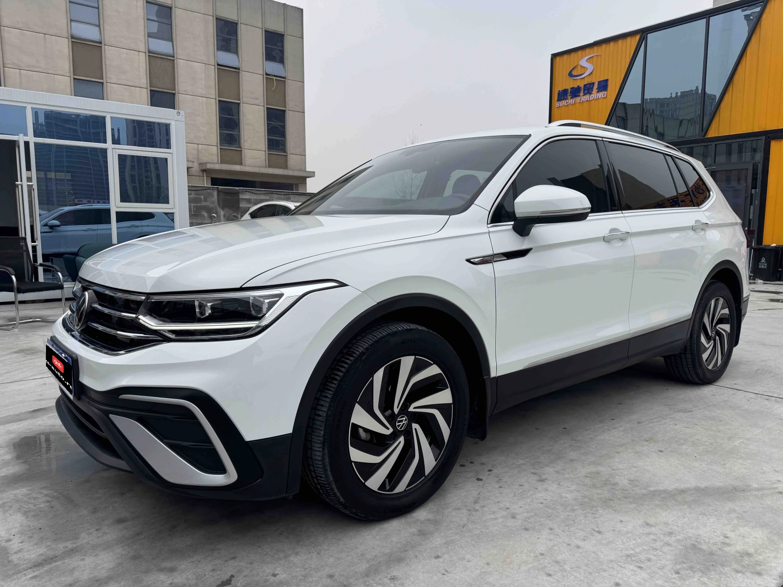 Volkswagen Tiguan, 2022г, передний привод, робот