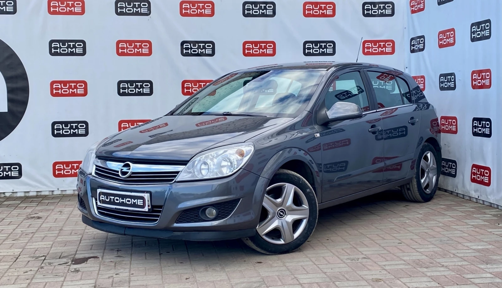 Opel Astra, 2010г., передний привод, автомат