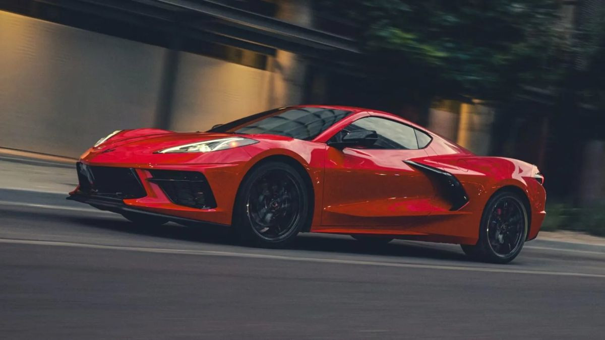 General Motors показал обновлённую версию базового спорткара Chevrolet Corvette Stingray