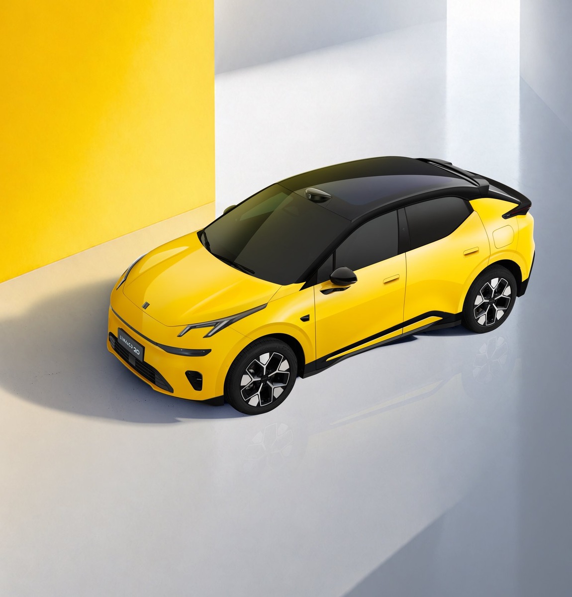 Lynk&Co показала тизер кроссовера Lynk&Co 20
