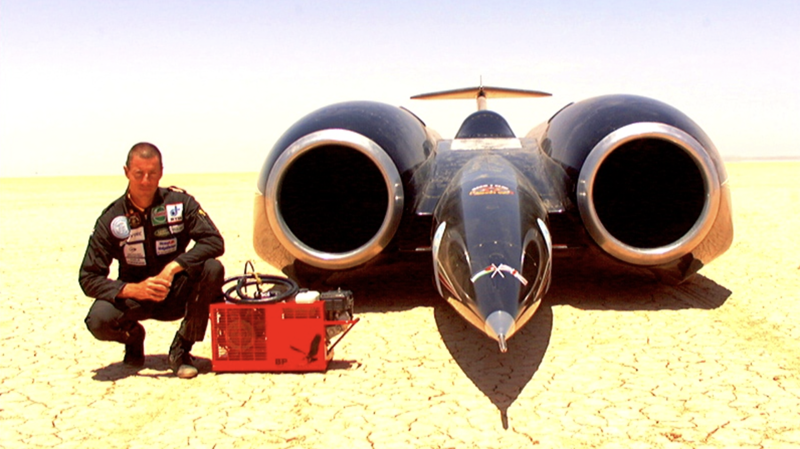 Редкий кадр: ударная волна перед сверхзвуковым автомобилем Thrust SSC