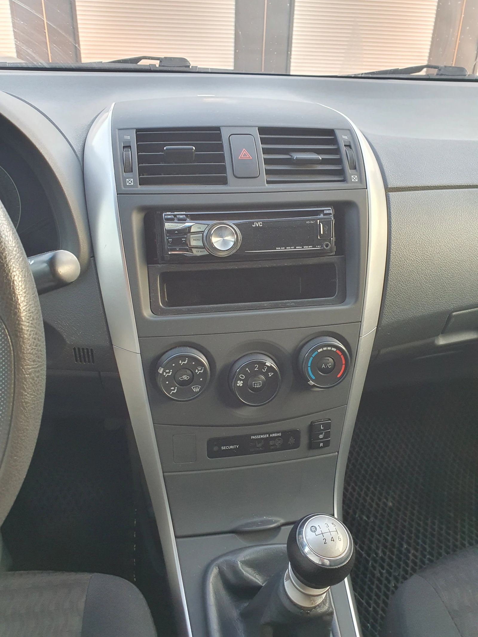 Toyota Corolla, 2011г, передний привод, механика