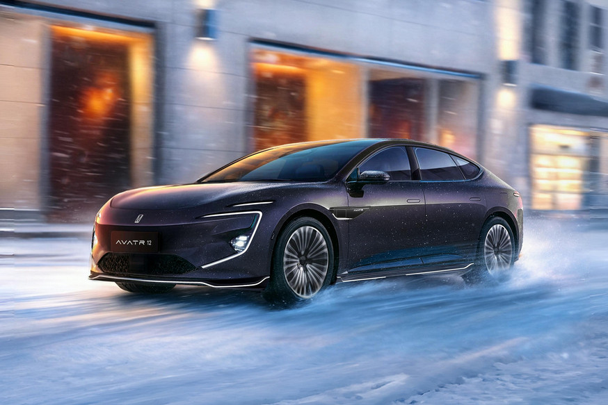 Changan запустил продажи электрического фастбека Avatr 12 в России.