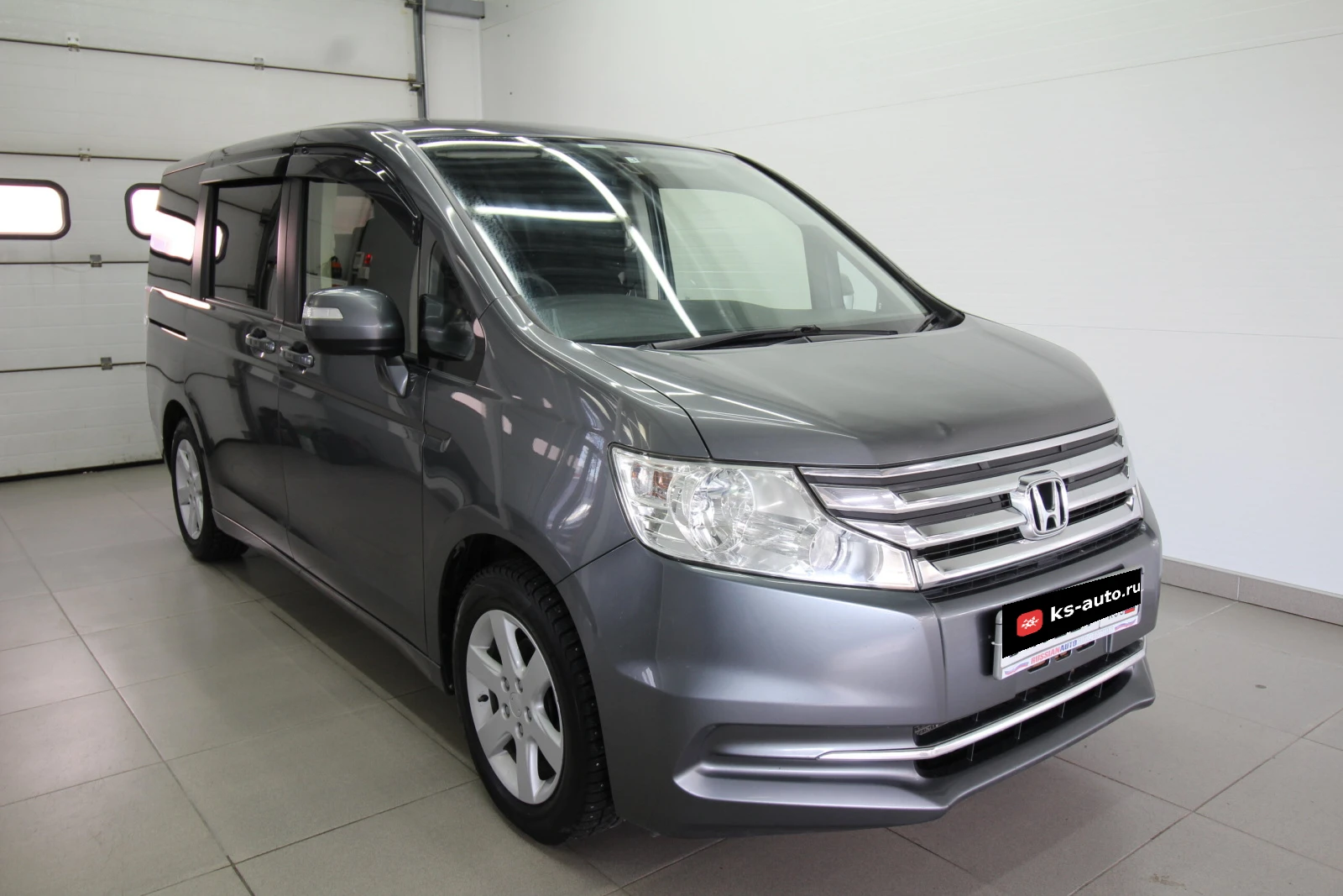 Honda Stepwgn, 2012г, передний привод, вариатор